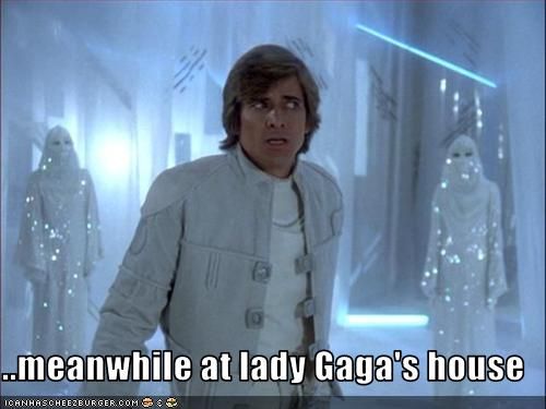 Mientras tanto en la casa de Lady Gaga